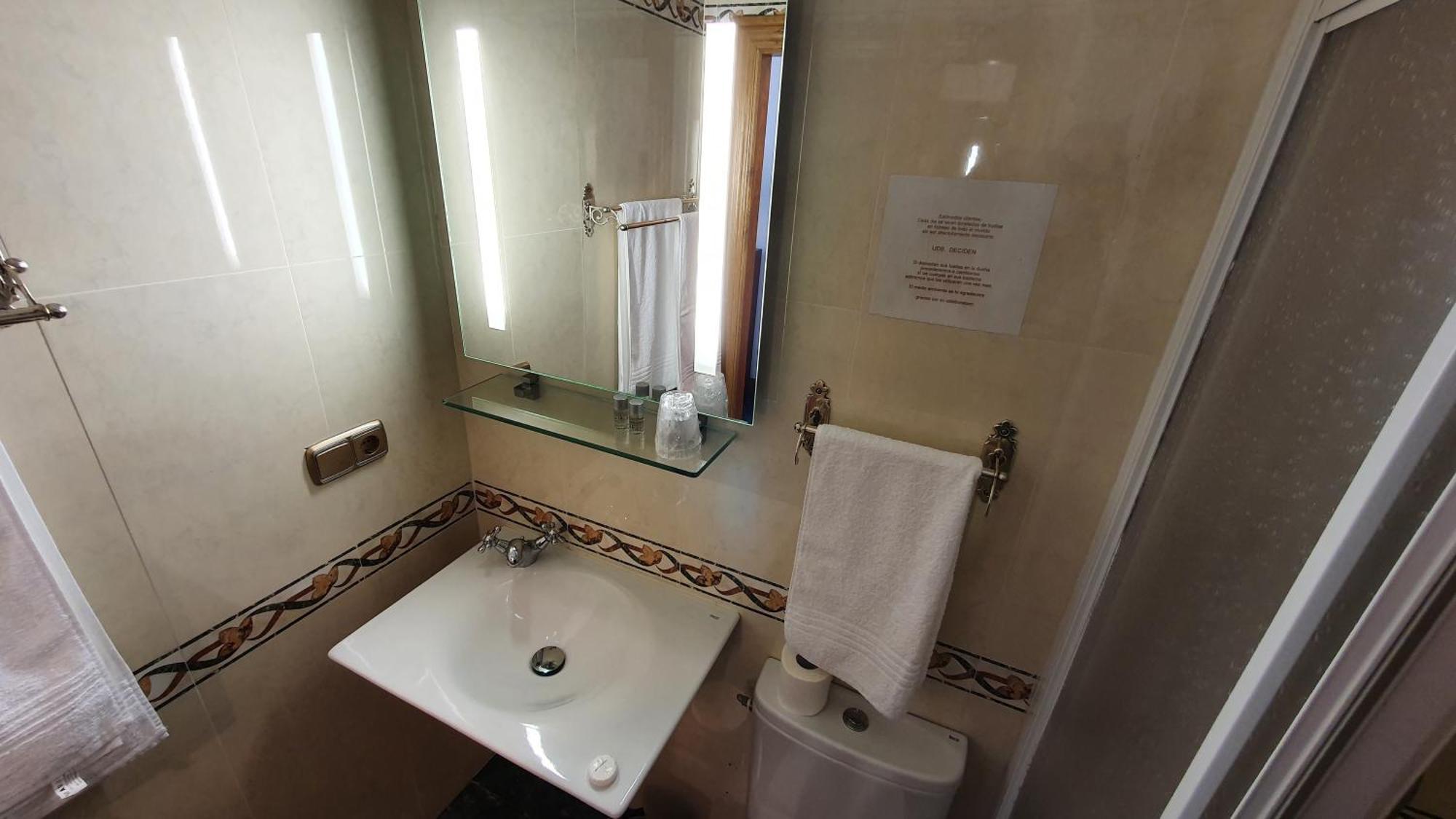 Hostal Ansonea Bera  Ruang foto